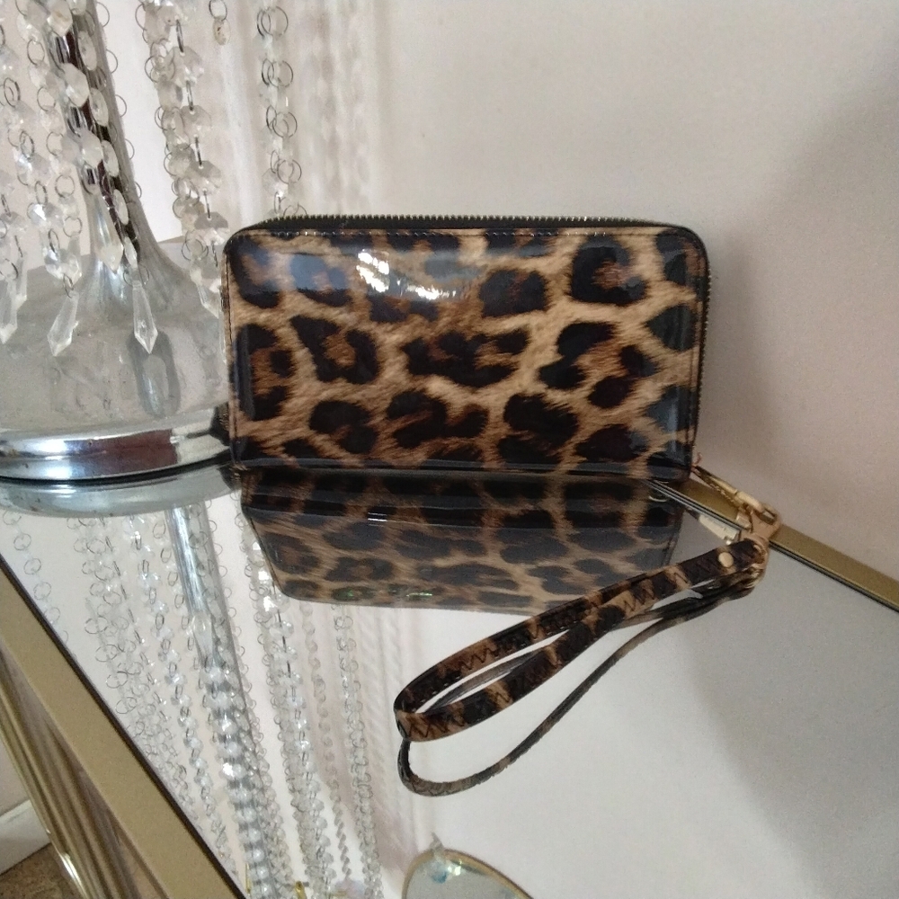 Dasein Leopard Tote and Zip Wallet Set with Gold Emblem NWOT - Picture 5 of 6